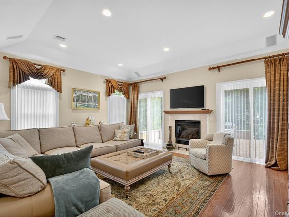 92 W Overlook, Port Washington NY 11050