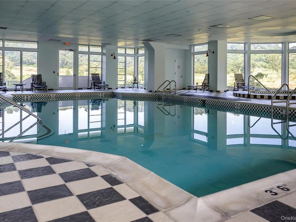 92 W Overlook, Port Washington NY 11050