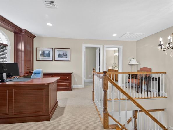92 W Overlook, Port Washington NY 11050