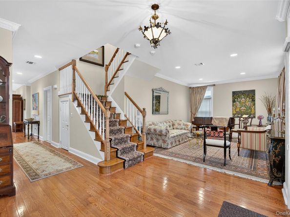 92 W Overlook, Port Washington NY 11050