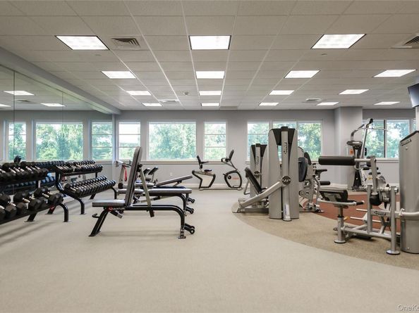 92 W Overlook, Port Washington NY 11050