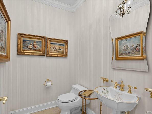 92 W Overlook, Port Washington NY 11050