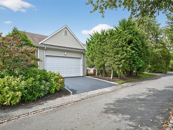 92 W Overlook, Port Washington NY 11050