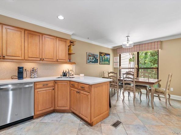 32 The Glen 32, Glen Head NY 11545
