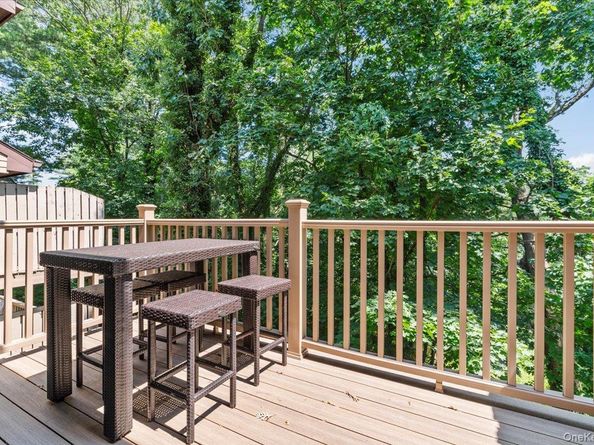 32 The Glen 32, Glen Head NY 11545