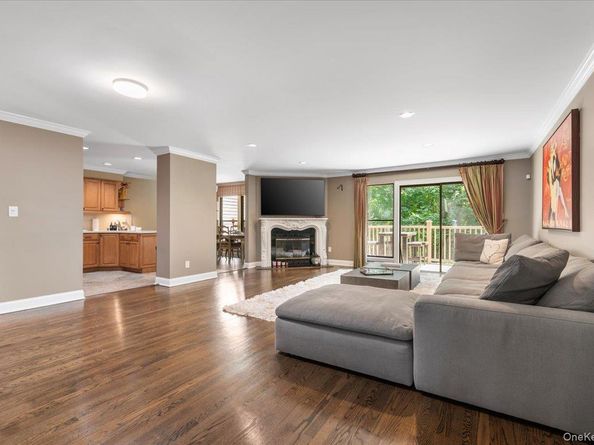 32 The Glen 32, Glen Head NY 11545