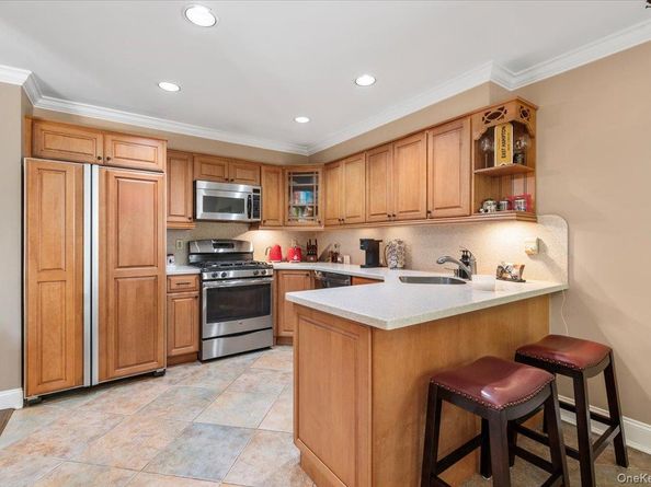 32 The Glen 32, Glen Head NY 11545