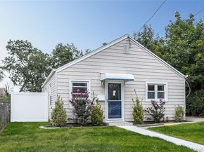 15 Pilot Street, Hempstead NY 11550