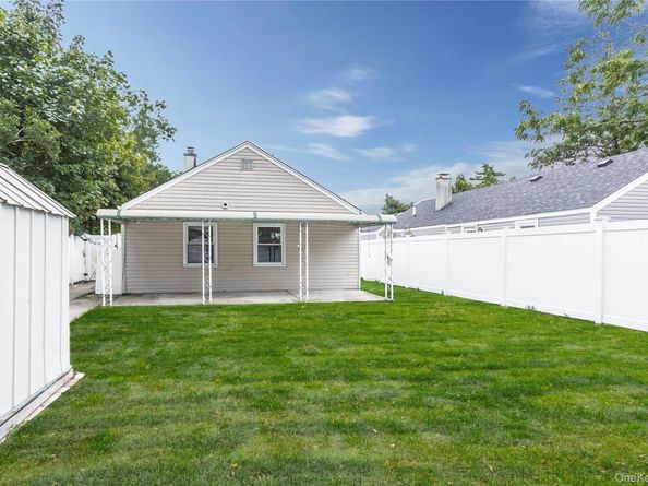 15 Pilot Street, Hempstead NY 11550