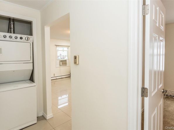 15 Pilot Street, Hempstead NY 11550