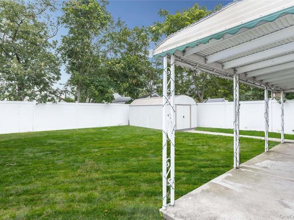 15 Pilot Street, Hempstead NY 11550