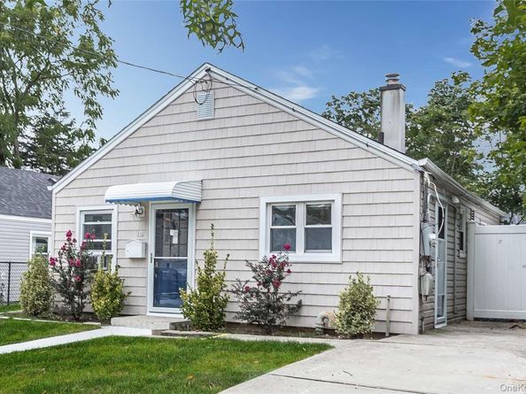 15 Pilot Street, Hempstead NY 11550