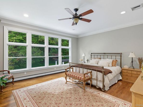 10 Hollise Court, Centerport NY 11721