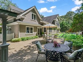 10 Hollise Court, Centerport NY 11721