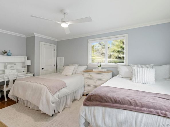 10 Hollise Court, Centerport NY 11721