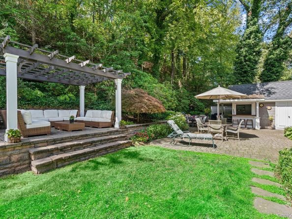 10 Hollise Court, Centerport NY 11721