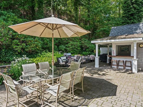 10 Hollise Court, Centerport NY 11721