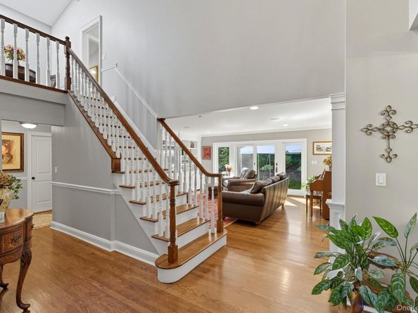 10 Hollise Court, Centerport NY 11721