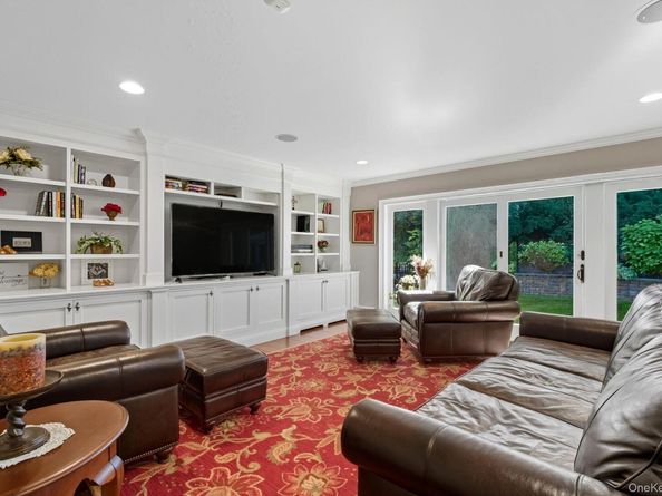 10 Hollise Court, Centerport NY 11721