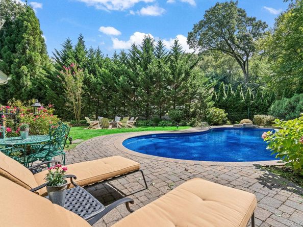 10 Hollise Court, Centerport NY 11721