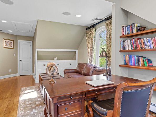 10 Hollise Court, Centerport NY 11721