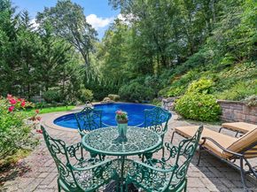 10 Hollise Court, Centerport NY 11721