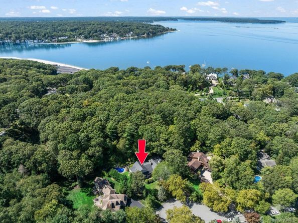 10 Hollise Court, Centerport NY 11721