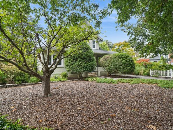 21 Connecticut Avenue, Freeport NY 11520