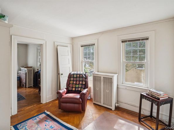 21 Connecticut Avenue, Freeport NY 11520