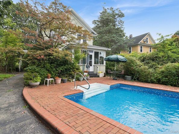 21 Connecticut Avenue, Freeport NY 11520