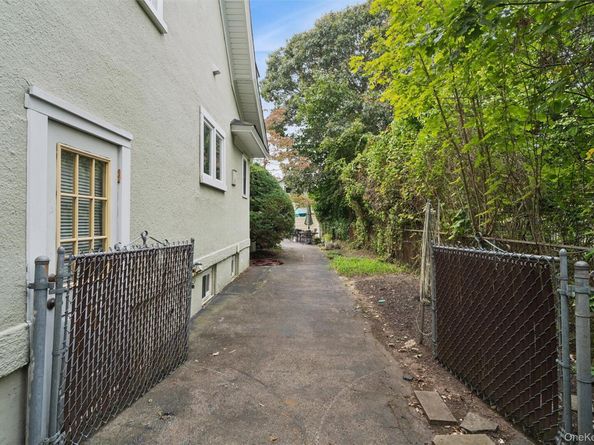 21 Connecticut Avenue, Freeport NY 11520