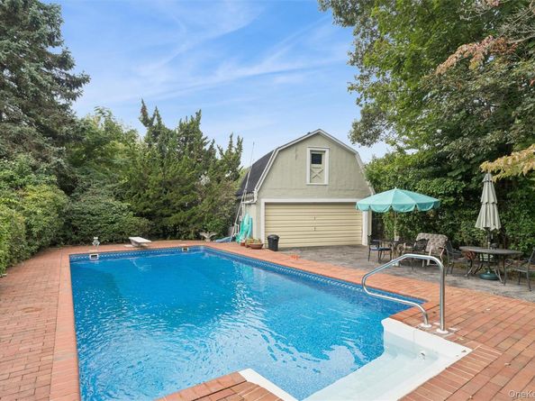 21 Connecticut Avenue, Freeport NY 11520