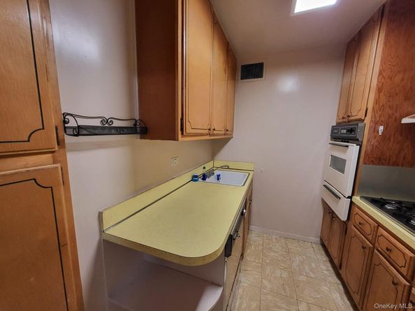 10210 66th Road 25A, Forest Hills NY 11375