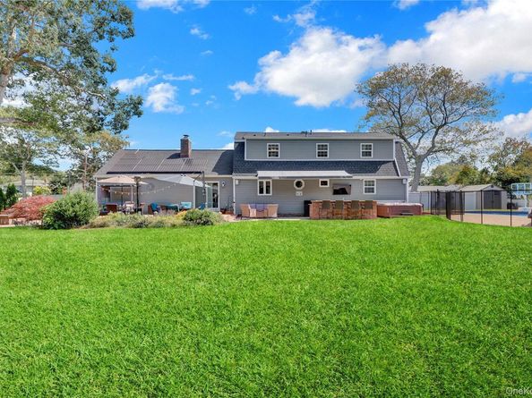 40 Bayview Drive, Oakdale NY 11769