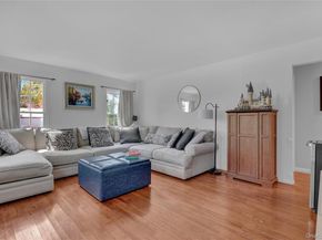 40 Bayview Drive, Oakdale NY 11769