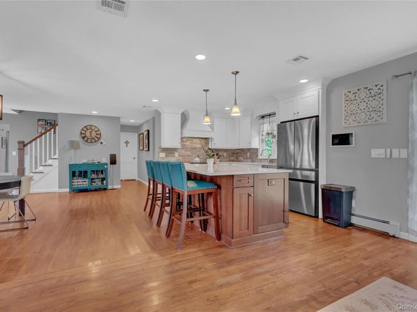 40 Bayview Drive, Oakdale NY 11769