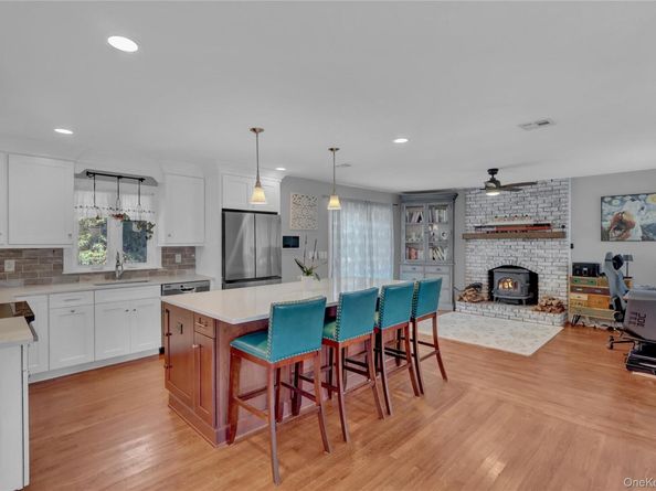 40 Bayview Drive, Oakdale NY 11769