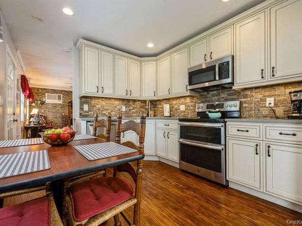 44 Rock Lane, Levittown NY 11756