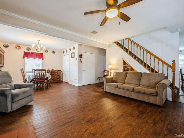 44 Rock Lane, Levittown NY 11756