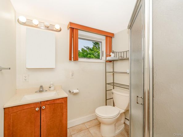 47 W Granada Avenue, Lindenhurst NY 11757
