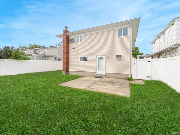 47 W Granada Avenue, Lindenhurst NY 11757