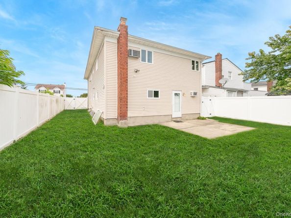 47 W Granada Avenue, Lindenhurst NY 11757