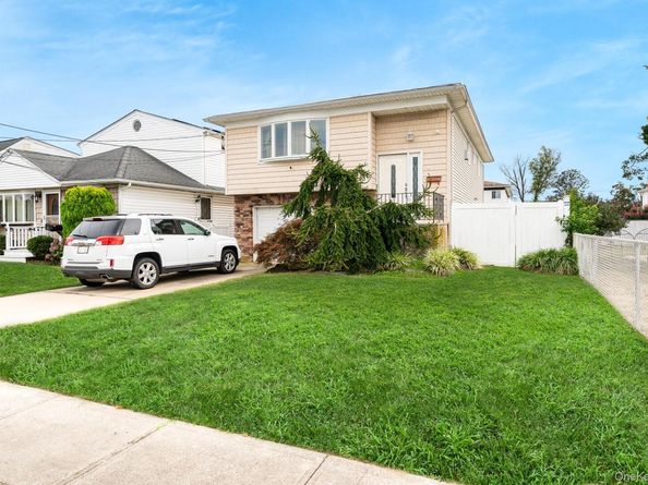 47 W Granada Avenue, Lindenhurst NY 11757