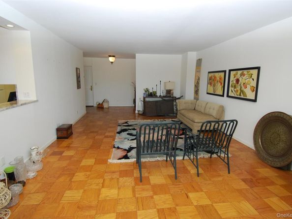 26910 Grand Central Parkway 31G, Floral Park NY 11005