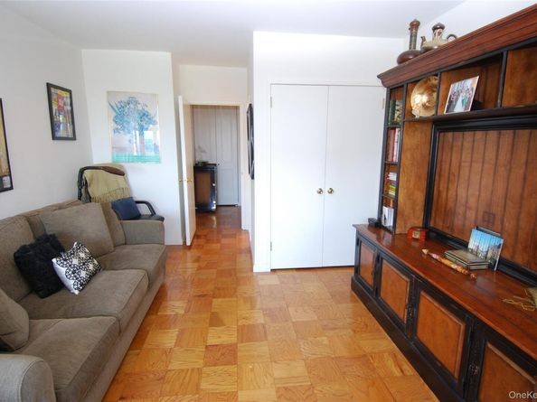 26910 Grand Central Parkway 31G, Floral Park NY 11005