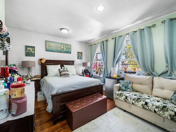 6921 78th Street, Middle Village NY 11379