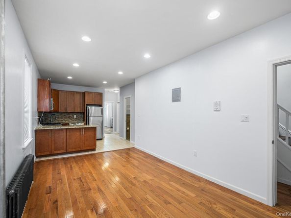 6921 78th Street, Middle Village NY 11379