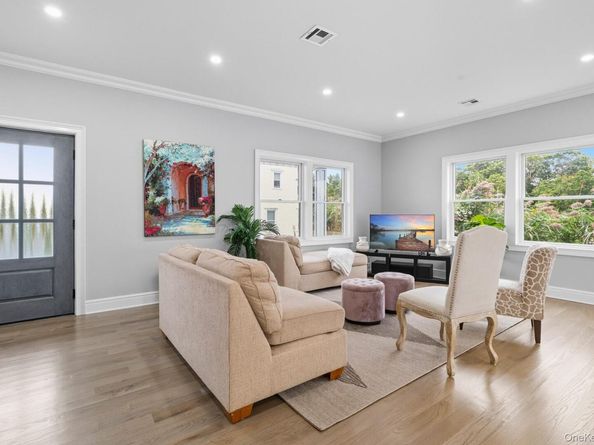 7 S Bay Avenue, Bay Shore NY 11706