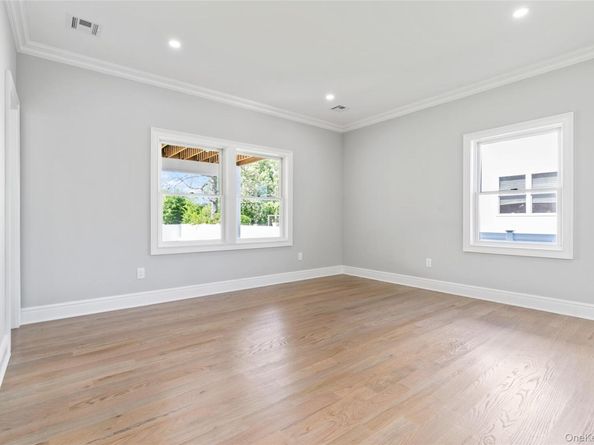 7 S Bay Avenue, Bay Shore NY 11706