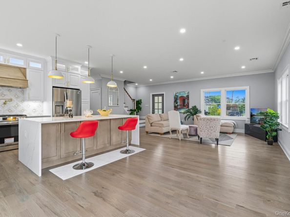 7 S Bay Avenue, Bay Shore NY 11706